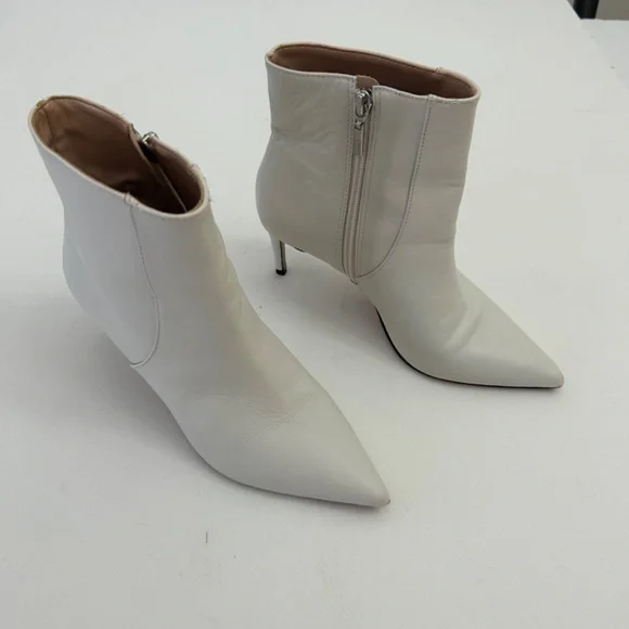 Schutz Bette Stiletto Leather Ankle Bootie in Off-White Size 7B - Picture 2 of 13